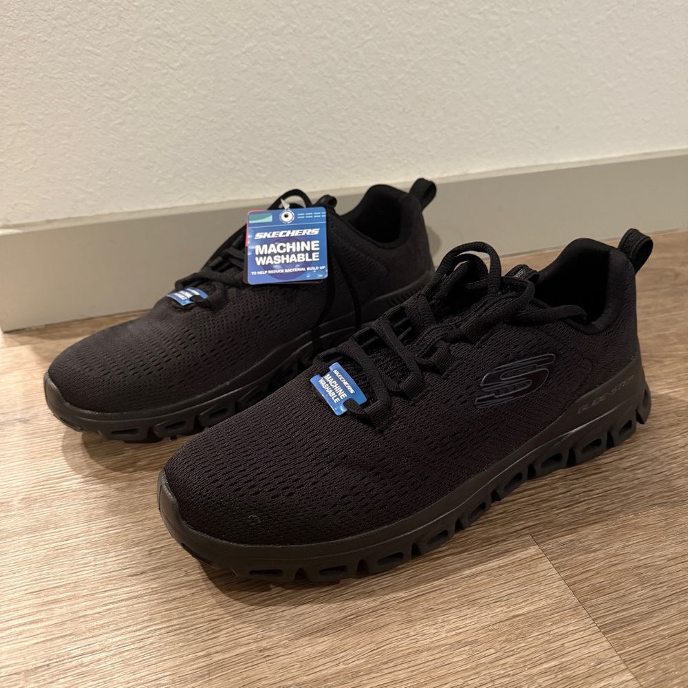 Skechers Glide Step Sneakers Black NWT Size 10
